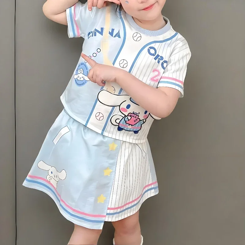 kf-S5f808888299f4c43b175e3f760900f84S 2025 여름 여자아이 캐주얼 의류 세트 만화 프린트 어린이 쿠로미 티셔츠 스커트 2종 세트 아동 통기성 의상 야외 활동복 - 이미지 1