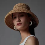 2025 새로운 프랑스어 복고풍 스타일 통기성 중공 라피아 태양 모자 숙녀 여름 여행 패션 오목 탑 밀짚 모자 모자 도매