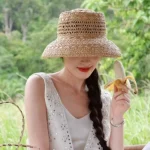 2025 새로운 프랑스어 복고풍 스타일 통기성 중공 라피아 태양 모자 숙녀 여름 여행 패션 오목 탑 밀짚 모자 모자 도매 - 이미지 2