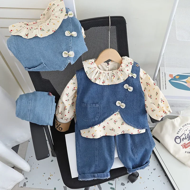 kf-S23dd654a3f4f41598cfd338e76f7529eS 여아용 면 소재 정장 3종 세트 (1-5세) 데님 조끼, 꽃무늬 탑, 와이드 레그 청바지, 귀엽고 캐주얼한 여아 의류 - 이미지 1