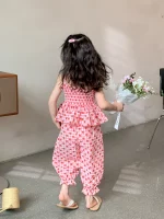 2025 여름 신상 유아 여아 스윗 의류 세트 2종 아동 플리츠 슬링 프린트 탑 베스트 + 크롭 팬츠, 유아 2-7세 - 이미지 4